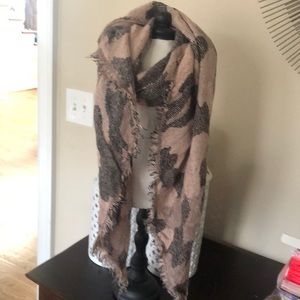 New With Tags Odiva Oblong Scarf